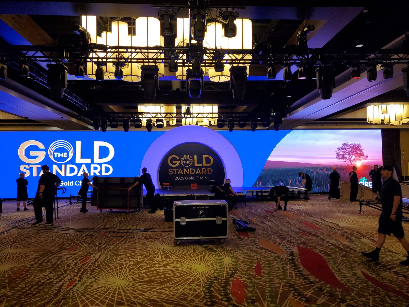 LED Wall with Center Arch